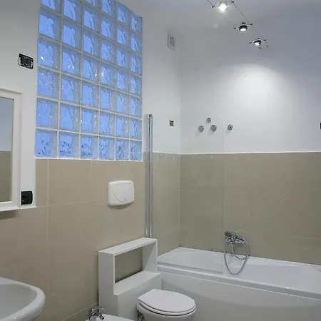 Savoia International_lt_bari Stazione *